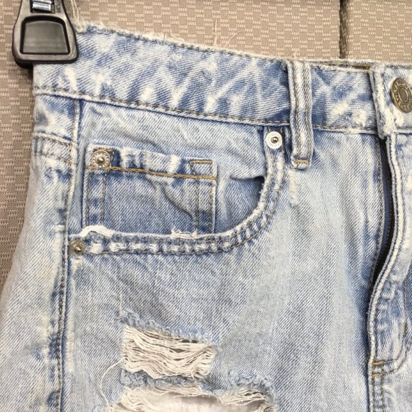 Garage Denim MOM Festival Short Mid Rise Light Wash Distressed Size 01 - Picture 3 of 13